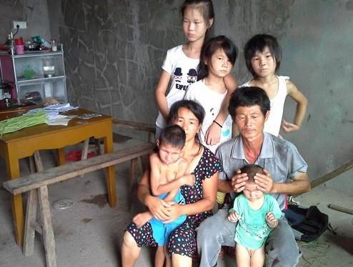 一家人的合影。