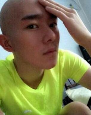 对于自己的情况,他表示,他不想放弃,可是家晨太困难了,不想给家里添加负担