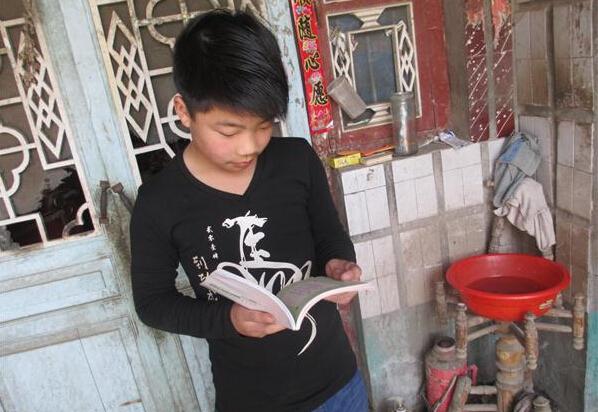 哥哥辍学外出做学徒,李宁很珍惜来之不易的学习机会