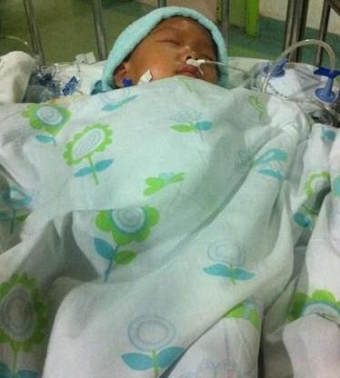 宝贝出来了,坚强