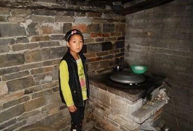 陈荃家中贫困,灶台很是简陋