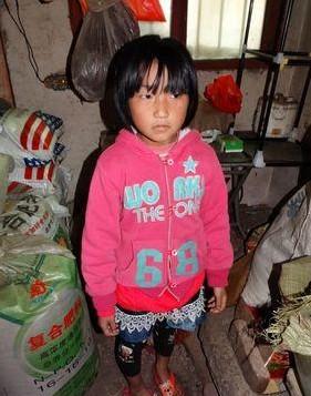 刘如意家中贫困,衣服很是破旧