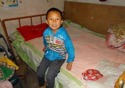 陈昌盛家中贫困,床也很是破旧