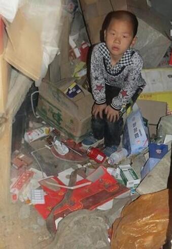 韩鹏程家中杂乱