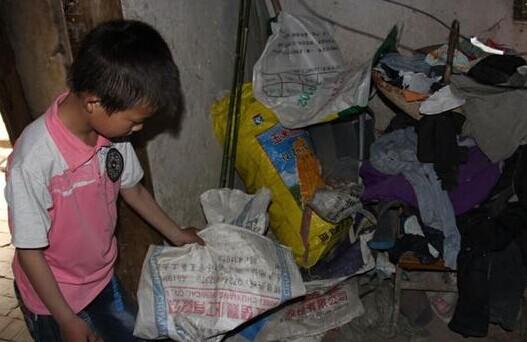 孙满家的东西破旧不堪