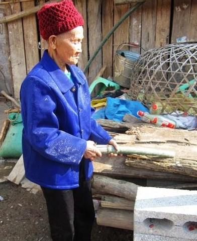 杨明才正在干活