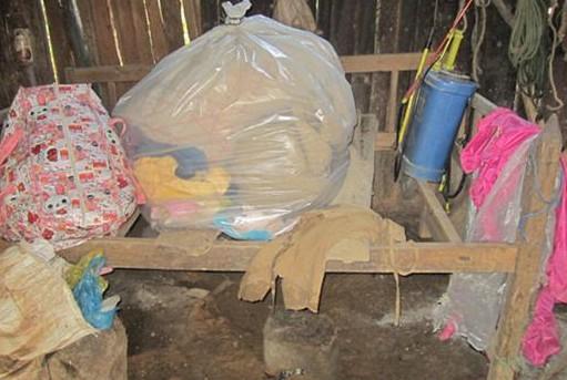 破烂的木床还没有床上用品