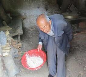 王长生每天只能吃清水面条