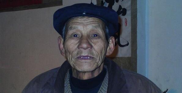 周国庆今年70岁,生在地主家庭,曾背井离乡,飘流在外,年老回来,原来的家已面目全非