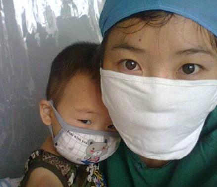 可怜的孩子,刚生病的时候,胳膊都肿青了,天天打升细胞的药