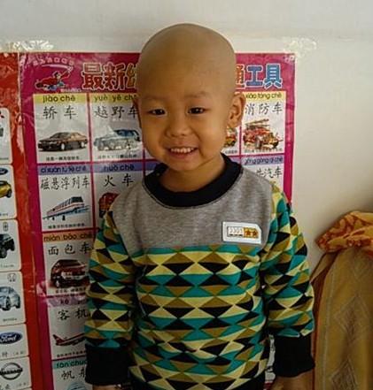 儿子最喜欢玩的玩具就是车,上边所有的他都认识!呵呵……夸他一下