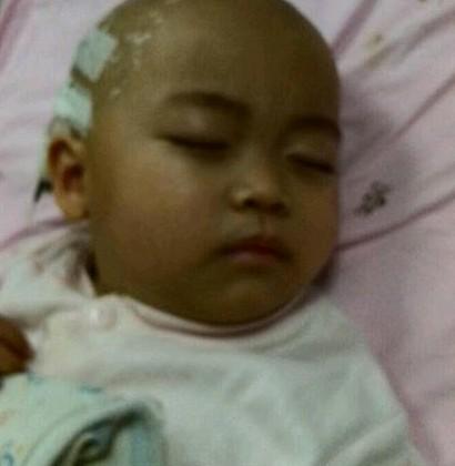 小柯珈累了睡着了。