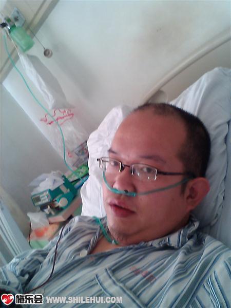 释净方王庆中需要做心脏搭桥手术,在医院接受吸氧治疗