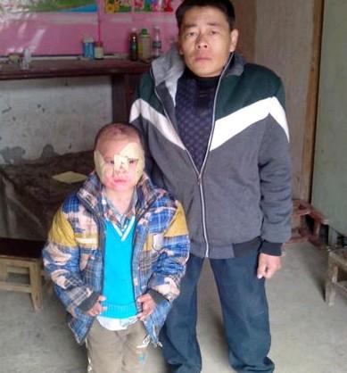 这是毛鑫宇和他的爸爸