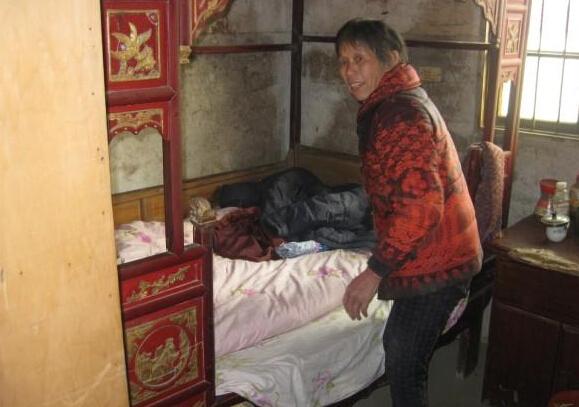 何惠如的儿子在工厂打工,切割机又切掉手指,造成残疾