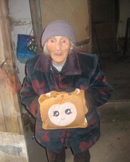 余德时老人老伴去世多年,现老人一个人居住