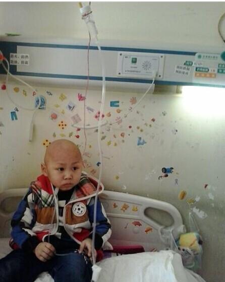 小飞豪开始化疗了,化疗的时候,孩子吃了不少苦
