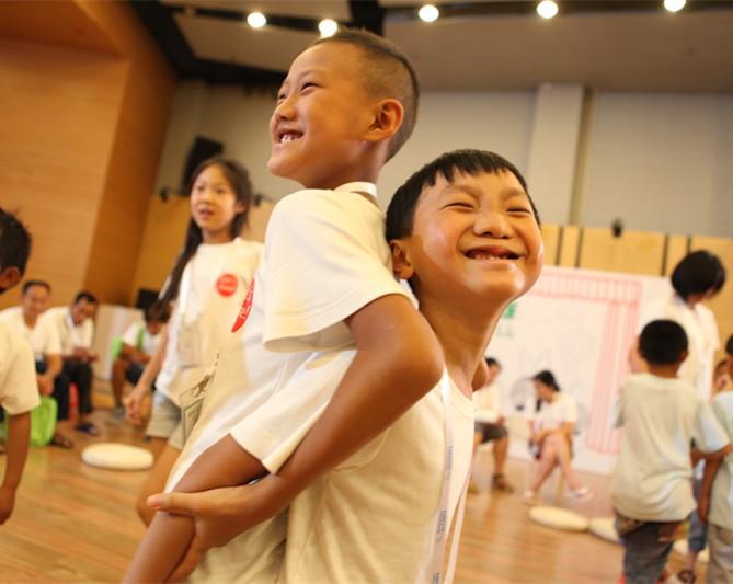 活动筹集到的善款将用于贫困家庭唇腭裂儿童的医疗救治,帮助他们重塑微笑。 索取捐赠发票请将“截屏捐款成功页面+姓名+电话+地址+邮编”发送至嫣然天使基金邮箱info@smileangelfoundation.org。如有任何疑问可拨打嫣然救助热线4008102727进行咨询。