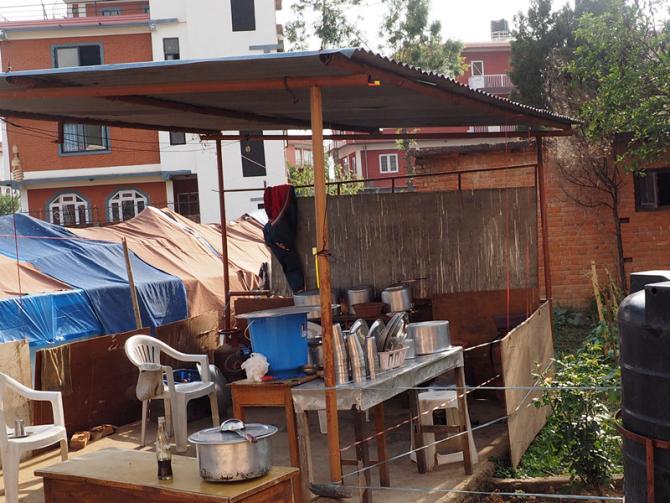 临时厨房,地震之后,饮食起居都更难维持。