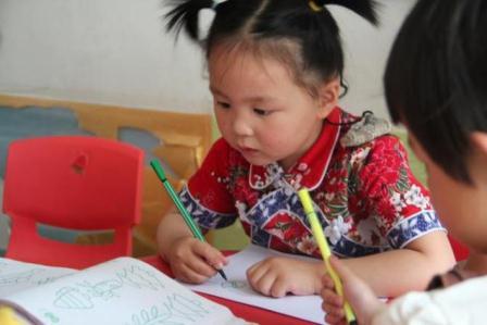 聆天使公益基金已经做了哪些: 1、已在全国范围内建立10个定点康复机构, 2、资助87名听障儿童进行了人工耳蜗手术或康复费用, 80余名专业康复教师全程参与了康复指导 3、受助人范围覆盖山西、陕西、黑龙江、辽宁、内蒙古、吉林、河南、江西、山东、河北10个省份。