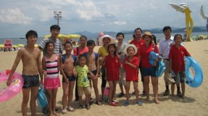 去远方是一个美好的梦想,充满着诱惑与风险。那么多的不确定性,却始终不能阻挡我们的脚步。 旅行的意义——学生体会。背着梦想的行囊爬上俊秀的华山 ——四川安县七一实验小学