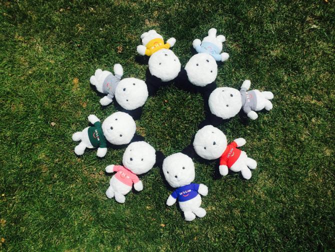 为感谢大家对中国唇腭裂出生缺陷儿童的帮助,您可以参与嫣然发起的“领养小特”公益活动,捐款160元即可获赠嫣然卡通吉祥物熊小特。捐款160元以上的爱心网友,请您通过嫣然天使基金新浪微博私信“捐款成功页面截图+姓名+电话+地址+邮编+电子邮箱”,以便我们为您寄出小特。