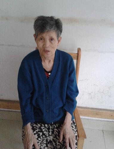 七年了,汶川地震已经过去七年了,那些在地震中孤独活着的老人现在还好吗,谁还在关注着他们?鹤童绵竹东北老人院就住着这样一批在汶川地震中失去亲人的孤老,他们是如此孤独,孤独到他们都将自己放逐到生活的边缘。