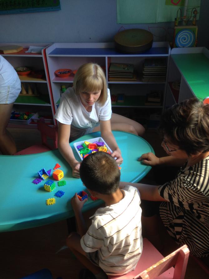 俄罗斯志愿者在上精细课