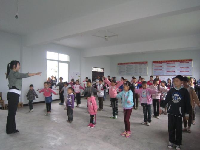 青神县乡村妇女儿童合作发展促进会是2007年12月在青神县民政注册的公益慈善社会团体。 “让每一个母亲心怀希望,让每一个孩子实现梦想”为愿景,以“产业帮助母亲脱贫,友好伴机构以随儿童成长”为使命,为贫困母亲谋发展,为留守儿童思未来。