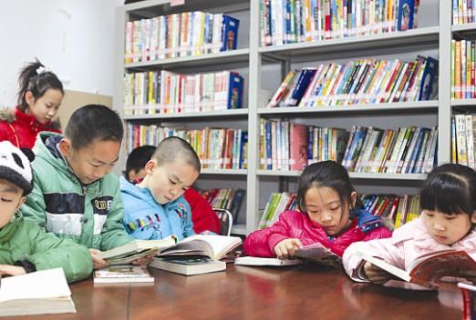 他们梦想有一天可以拥有一片自己的小小天地,业余时间与朋友一起看书,学习,小小的梦想虽看似简单,但是至今还没有实现。