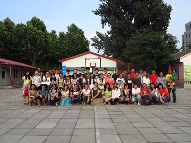 【我们想对你说】在中国,有3581万流动儿童。其中,有205万流动儿童为了有学上,只能在民办打工子弟学校就读,教育环境和教育质量堪忧。当成长的渴望触碰教育质量堪忧的现实,孩子们的未来,从何而来?我们希望物质世界的艰难,不要成为孩子精神世界贫瘠的理由。