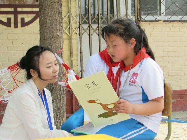 通过嘉年华的形式,让儿童在体验中学习,在游戏中学习,激发学习兴趣,体验学习乐趣。以积分系统激励孩子玩游戏,以阅读游戏练习与体验阅读乐趣和方法,整场嘉年华用孩子喜爱的方式,让孩子爱上阅读。