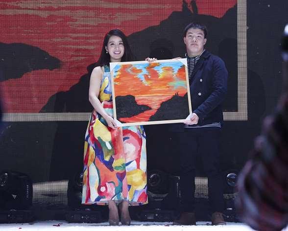 WABC从五年前开始走进这些『特殊人群』的内心世界,让他们用画笔去表达、去抒发,让艺术成为他们与外界社会沟通的桥梁。WABC艺术课程授课内容包括美术欣赏、艺术创作辅助音乐冥想与心理疗愈等多类艺术课程。